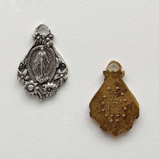 1485 – MEDAL, Mary with Flowers/Miraculous