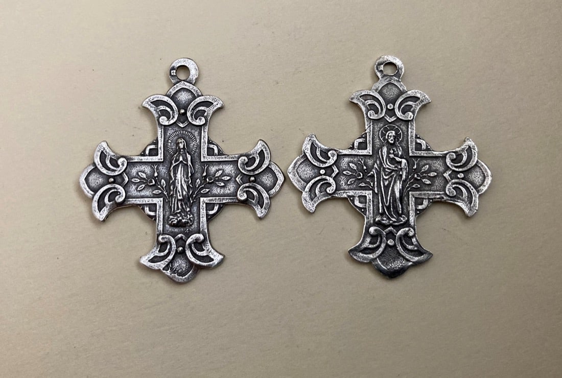 053 - Cross/Medal - Scapular