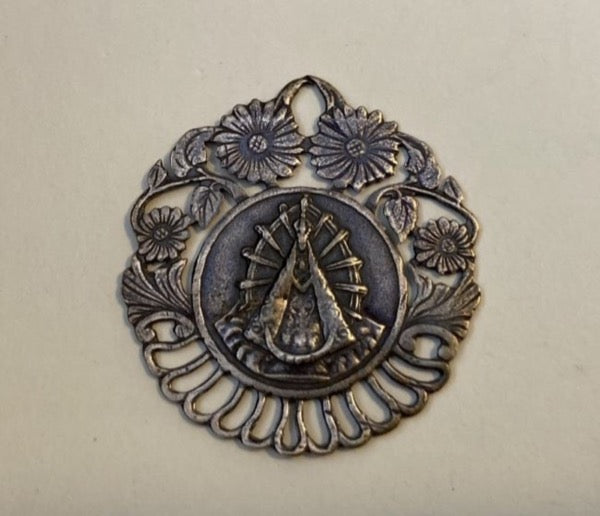 066 - Medal - Beautiful Our Lady of Lujan w/ Flowers