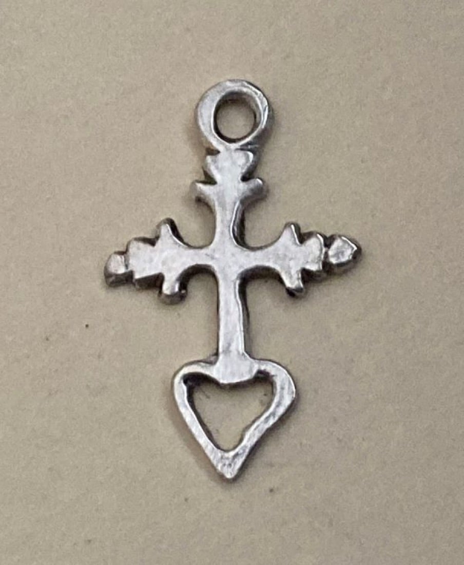 088 - Cross w/Heart, Small, Mexico