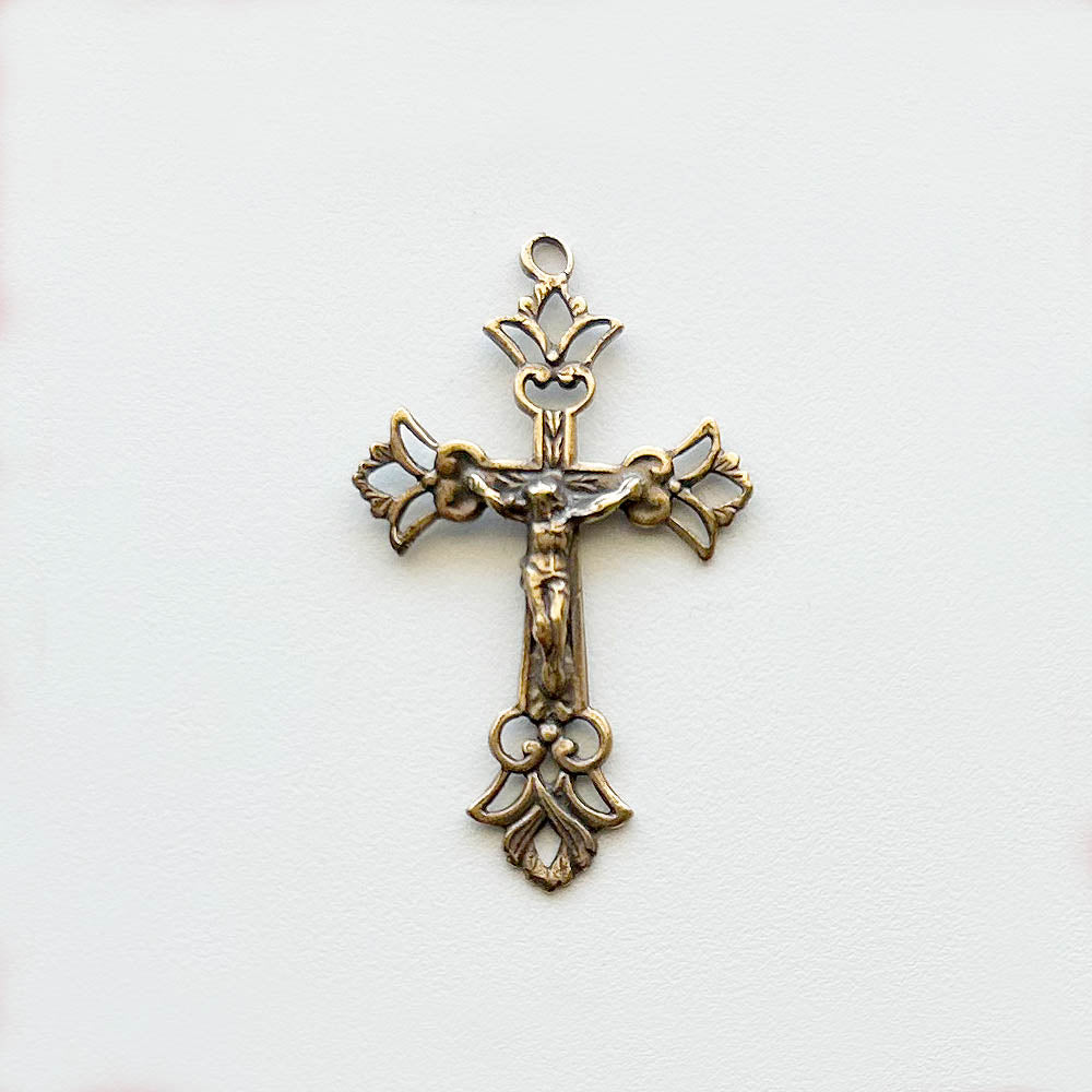 1062X - Crucifix - Delicate
