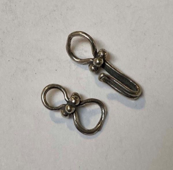 106 - Clasp, Hook and Eye