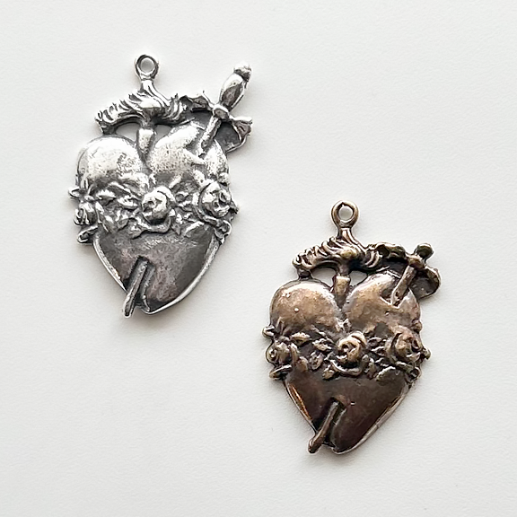 1119 - Medal - Pierced Heart w/roses