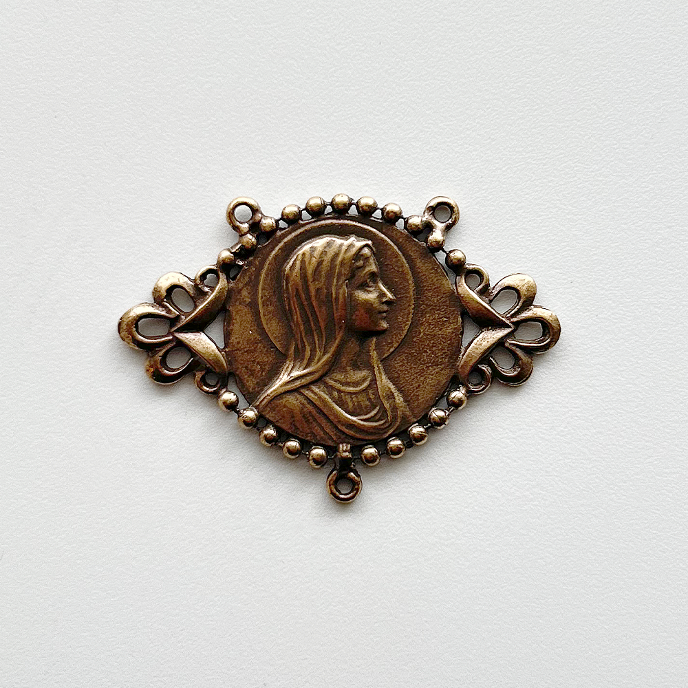 1127 - Center - Large, Mary