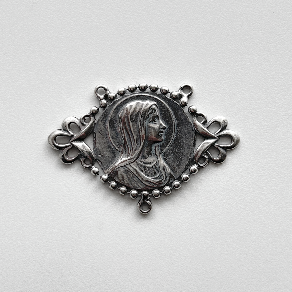 1127 - Center - Large, Mary