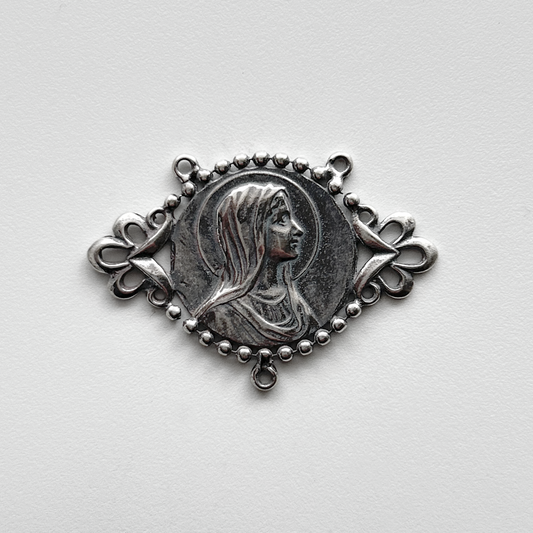 1127 - Center - Large, Mary