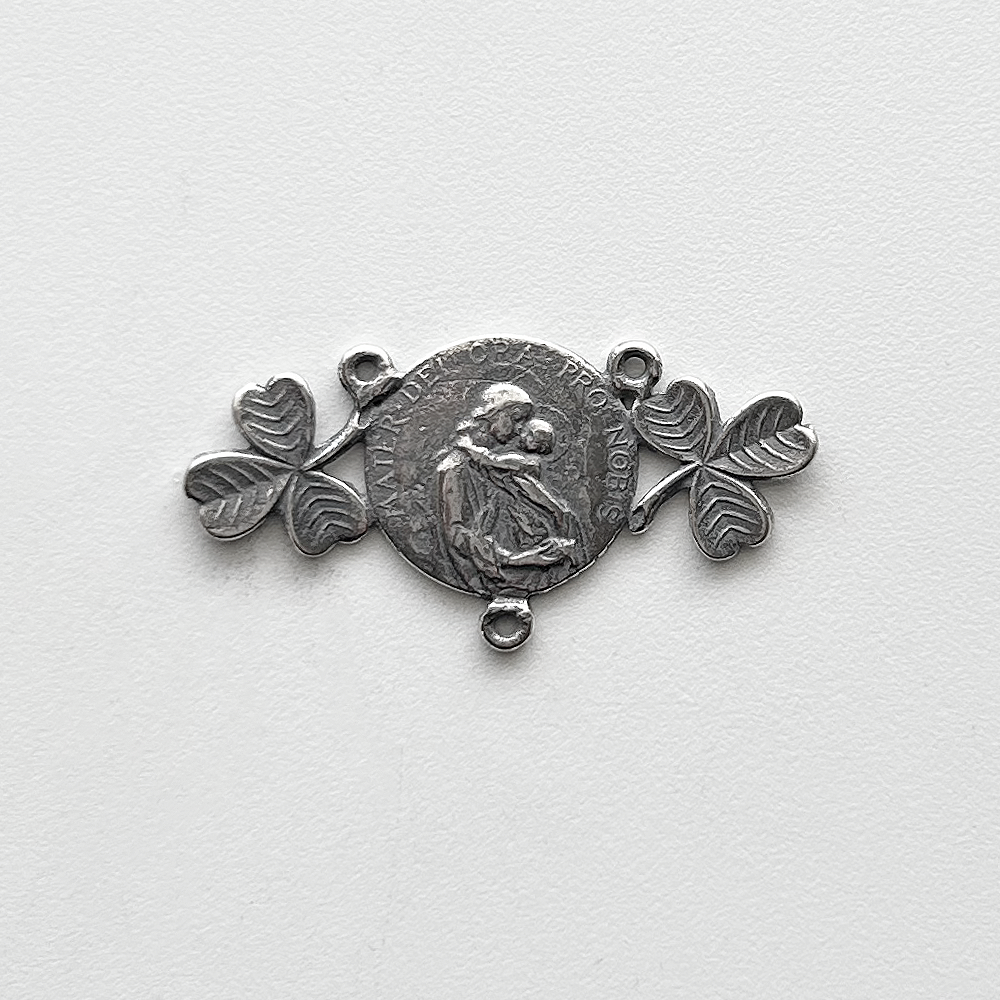 1145 - Center - Mater Dei w/Clover