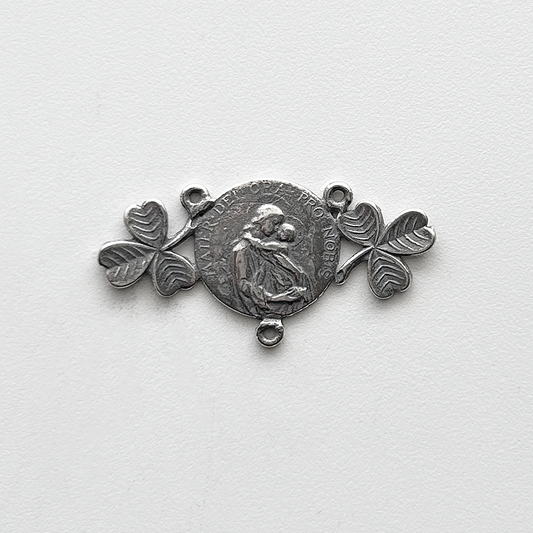 1145 - Center - Mater Dei w/Clover