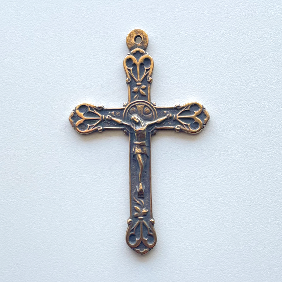 1218 - Crucifix - Elegant Details