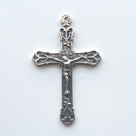 1218 - Crucifix - Elegant Details