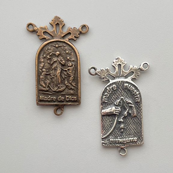 1249 - Center - Mary's Hands, Undoer of Knots