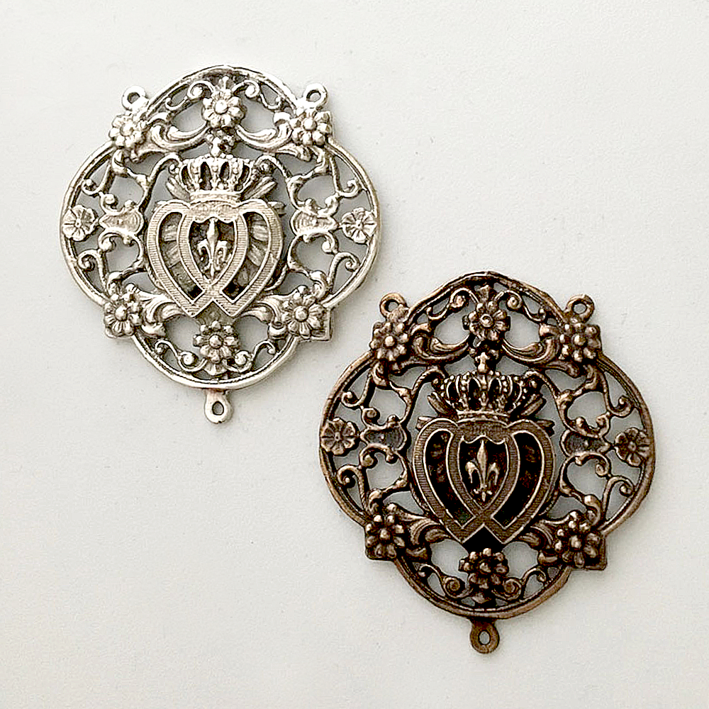 1263 - Center - Ornate Twin Hearts