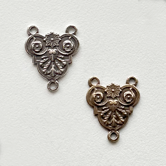1288 – CENTER – Small – Sacred Heart with Flowers
