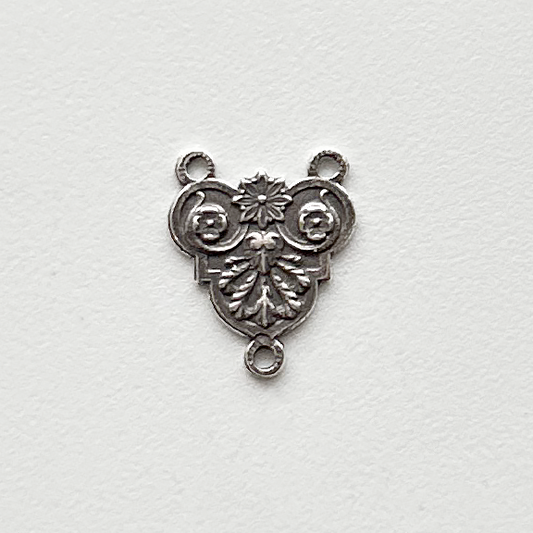 1288 – CENTER – Small – Sacred Heart with Flowers