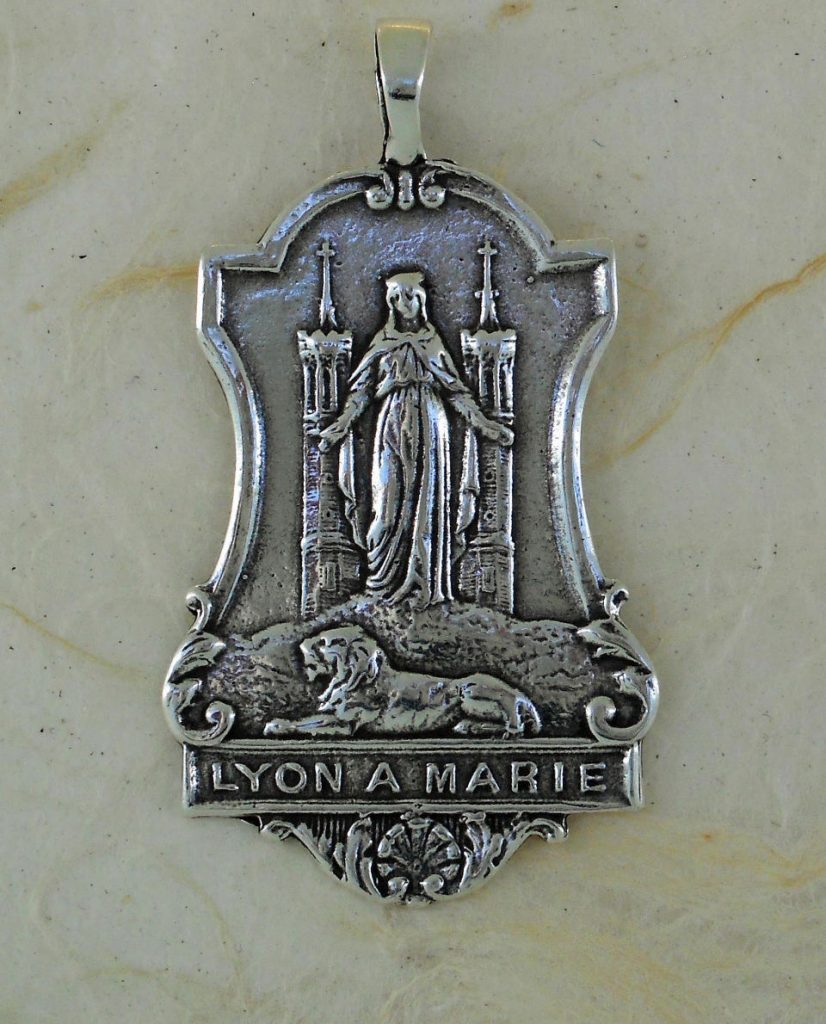 1345 - MEDAL/PENDANT, Virgin Mary with Lion, Peace