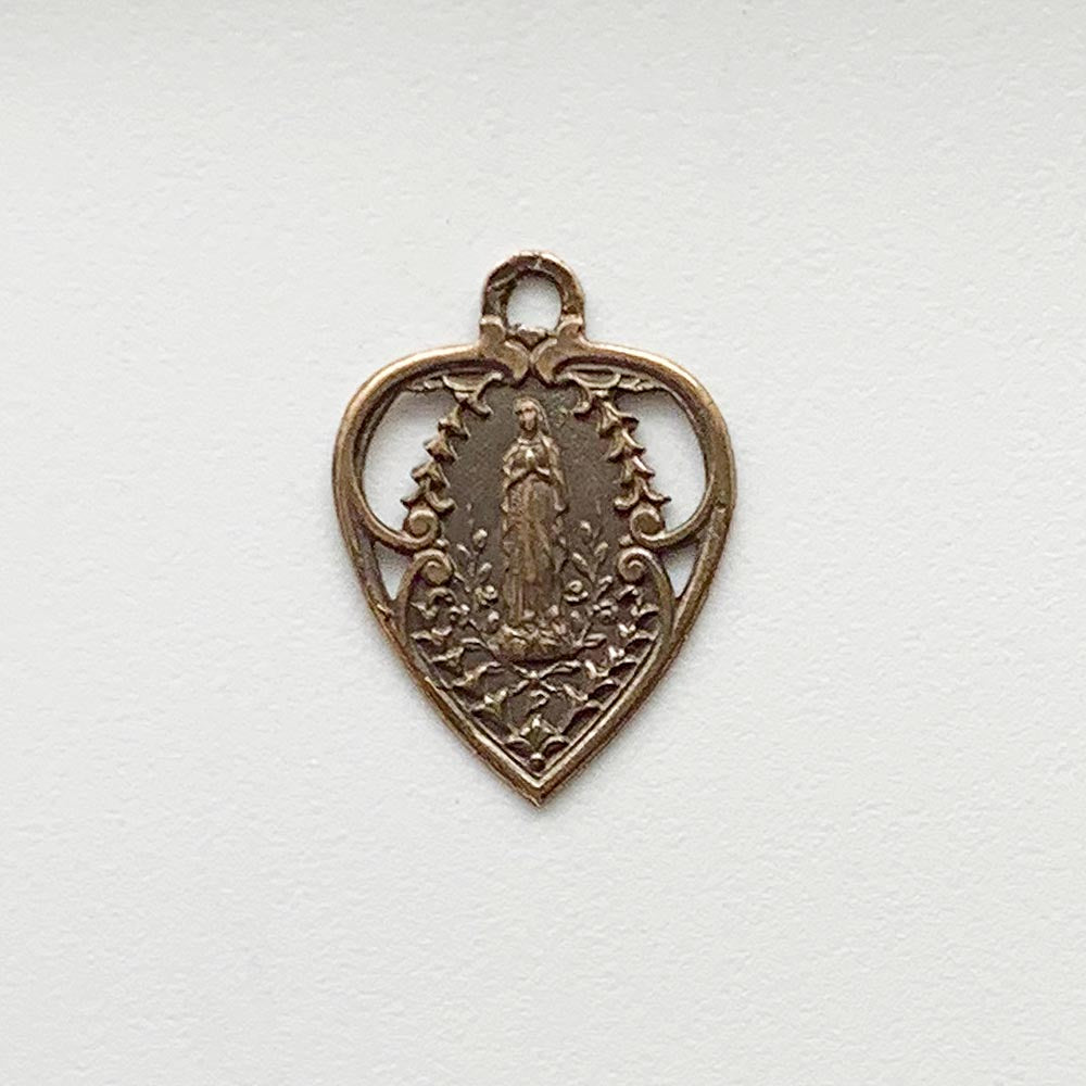 1372 - MEDAL, Heart Shaped, Our Lady of Lourdes, Delicate