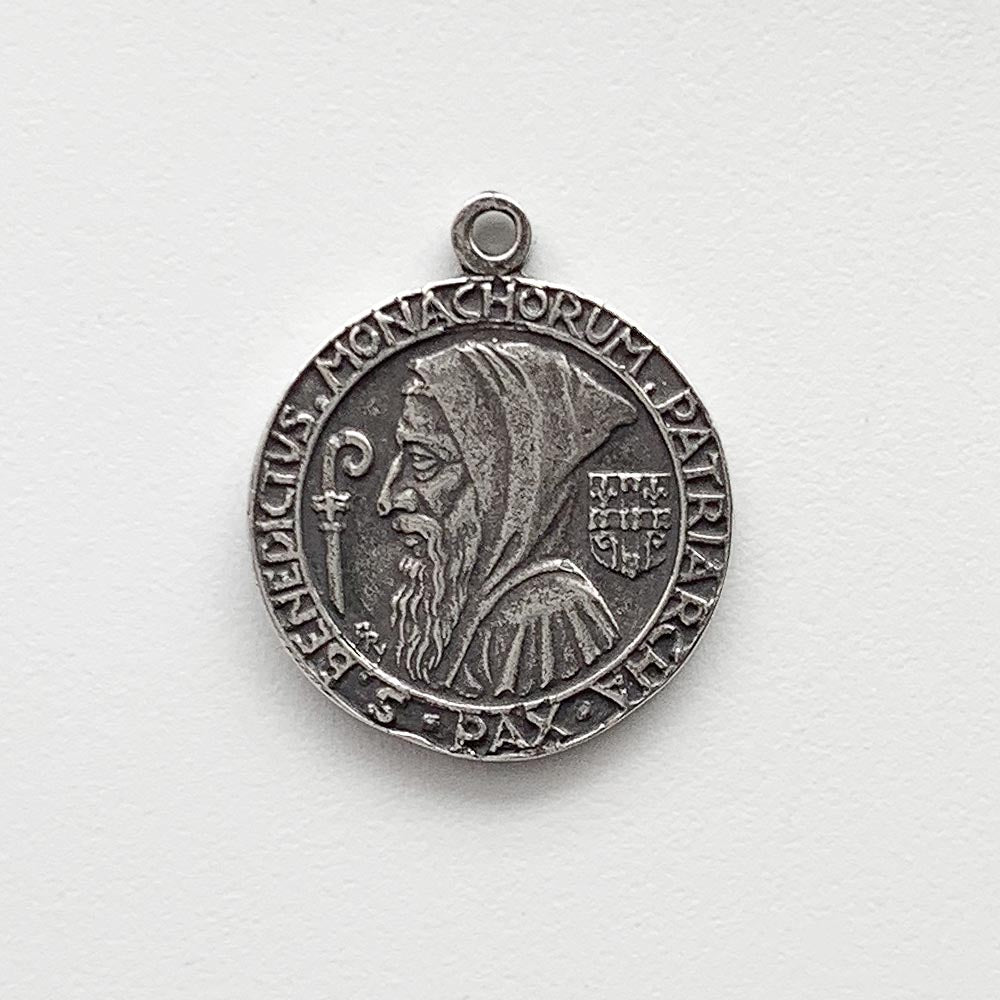 1384 - MEDAL, Hooded St. Benedict/Prayer, Beautiful Details
