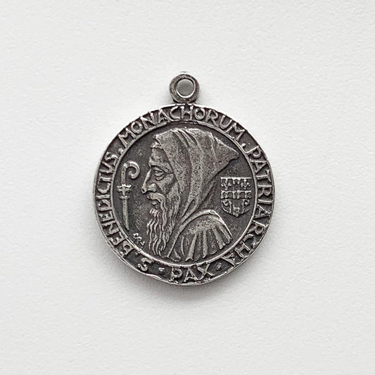 1384 - MEDAL, Hooded St. Benedict/Prayer, Beautiful Details
