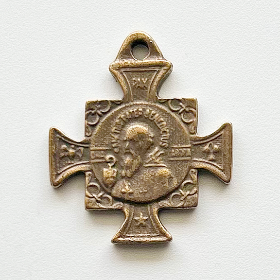 1385 – MEDAL/CROSS, St. Benedict/Prayer, Beautiful Detail