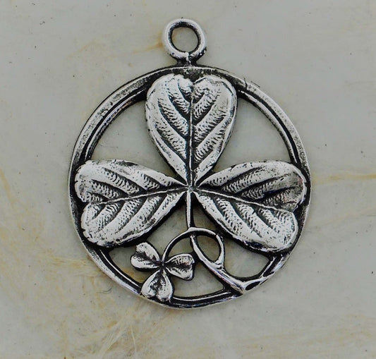 1386 MEDAL/ PENDANT/ CHARM, Shamrock, St. Patrick, Doctrine of Trinity