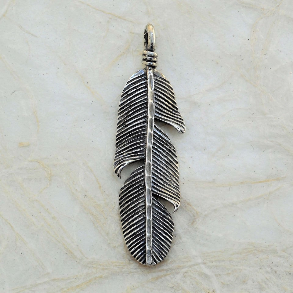 1401 - CHARM/PENDANT/NATIVE AMERICAN - Feather, One sided
