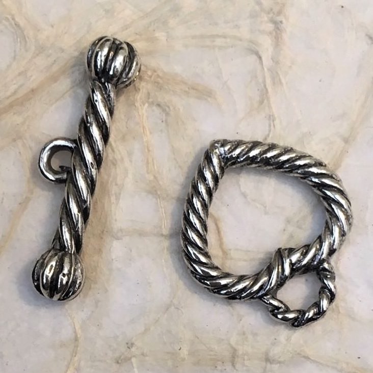 1405- CLASP/FINDING, Heart with a twist, Toggle