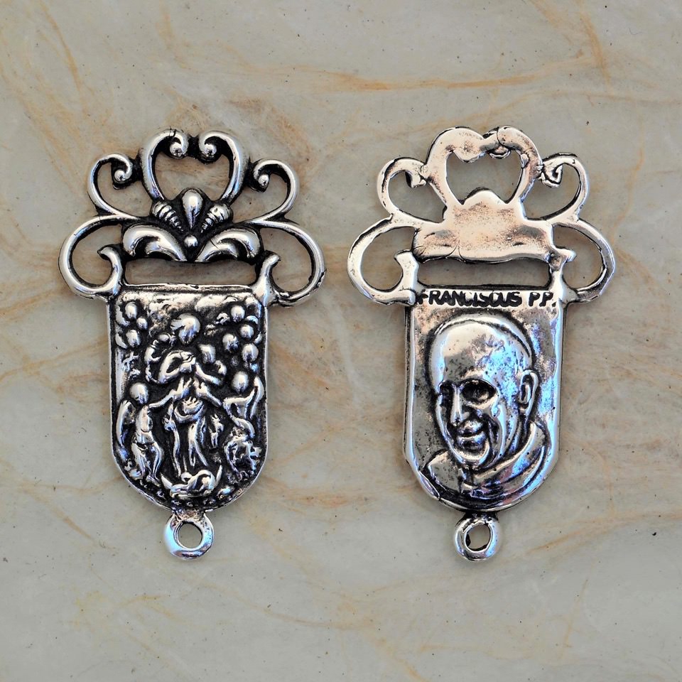 1412 CENTER/MEDAL, Mary, Undoer, Untier of Knots