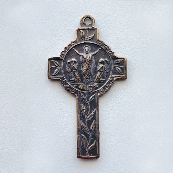 1438 CROSS– Jesus and Two Angels / "I am the Resurrection and the Life," Simply Beautiful