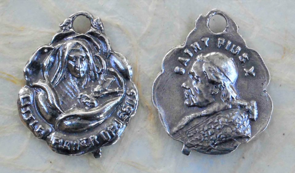 1440 MEDAL, Little Flower of Jesus with Roses/ St. Pius X