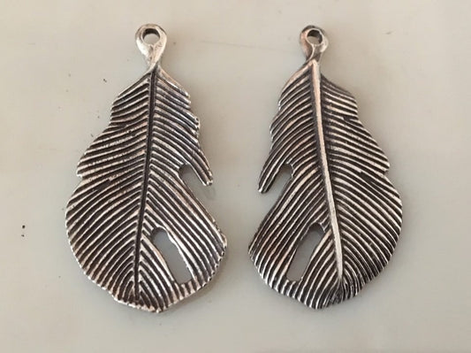 1471 –  SOUTHWEST - Pendant, Charm - Feather, ruffled