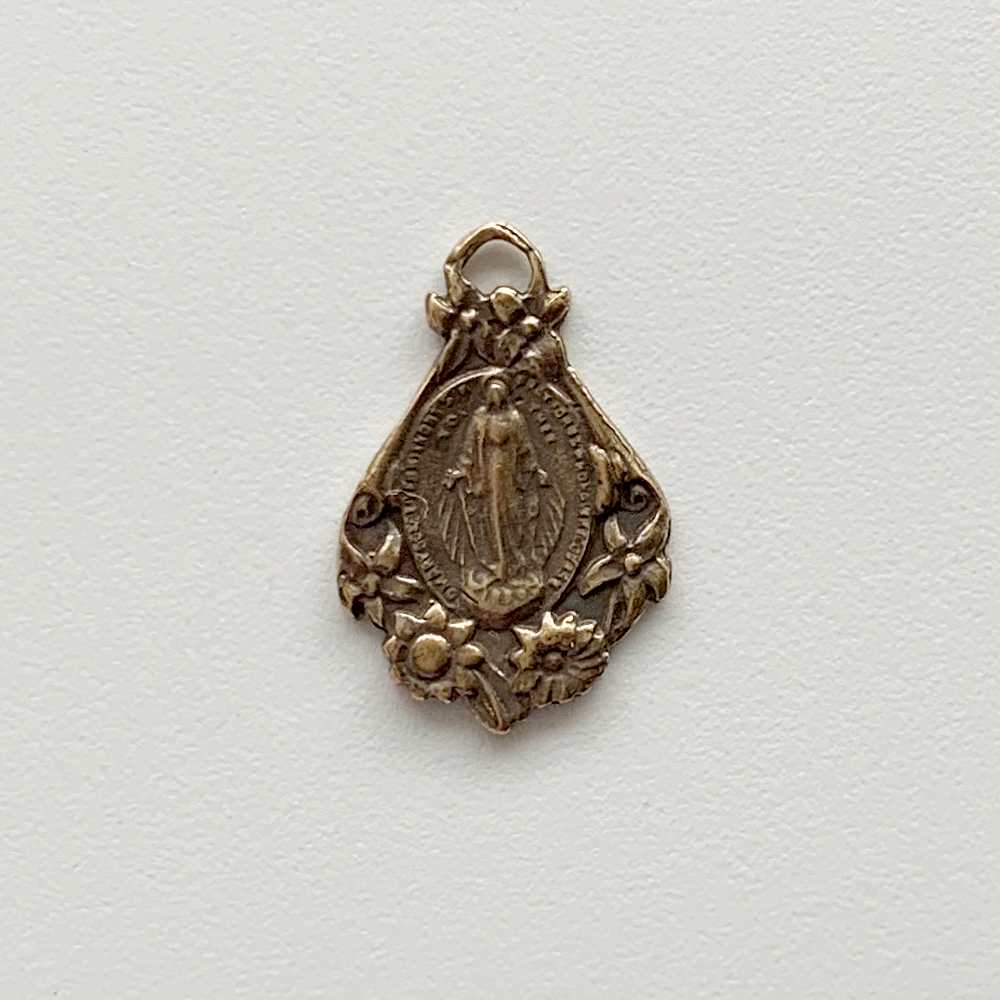 1485 – MEDAL, Mary with Flowers/Miraculous