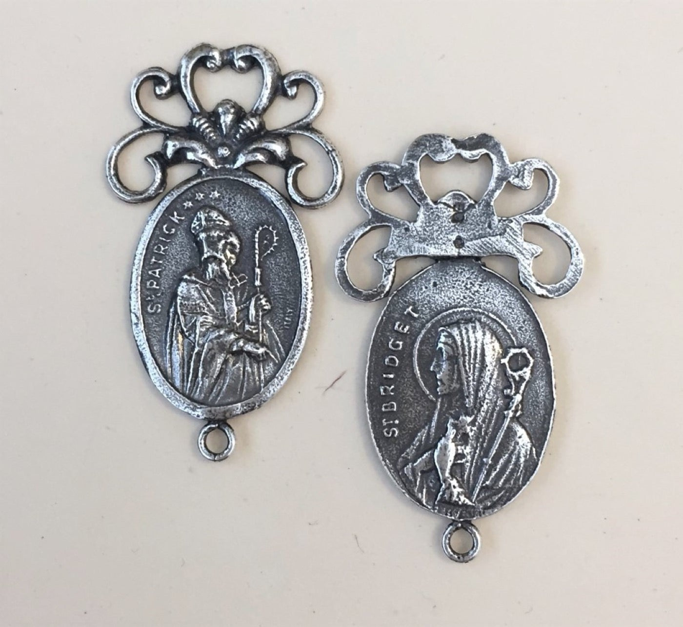 1518 MEDAL/CENTER - St. Patrick, St. Bridget