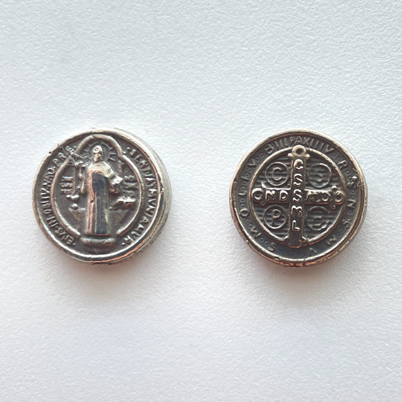 1521 BEAD/MEDAL - St. Benedict with Prayer