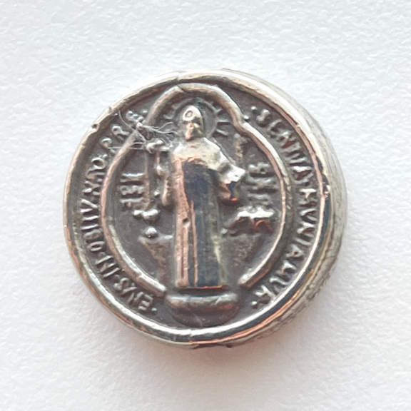 1521 BEAD/MEDAL - St. Benedict with Prayer