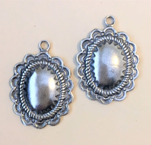 1525  SOUTHWEST/EARRING, Concho with Stamped Designs