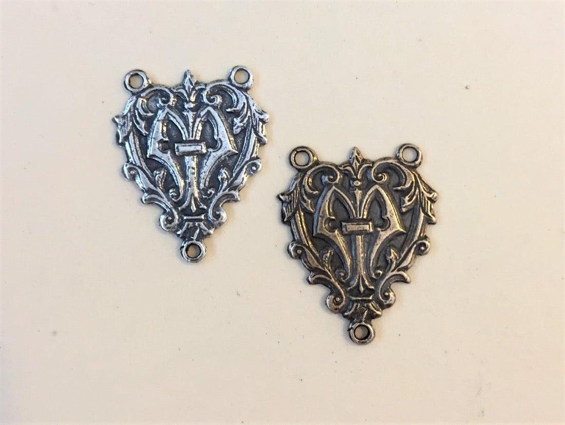 1546 CENTER - Heart within a Heart