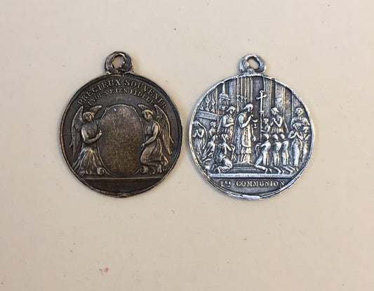 1551 MEDAL - First Communion/ Can be Engraved