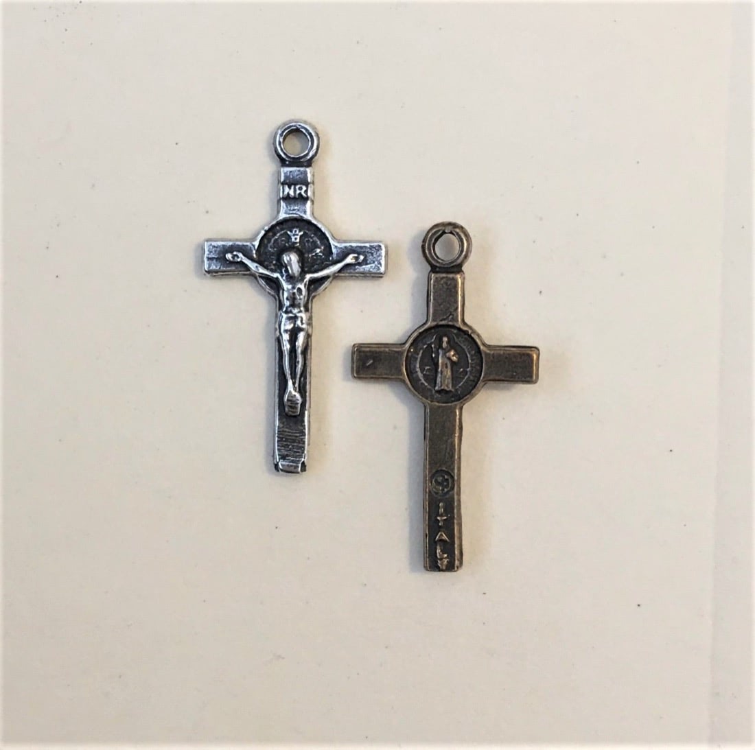 1562 – CRUCIFIX, St. Benedict, Smallest
