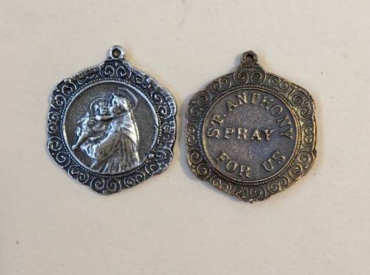 1567 – MEDAL, St. Anthony and infant, Jesus/ St, Anthony Pray For Us, Lace edge