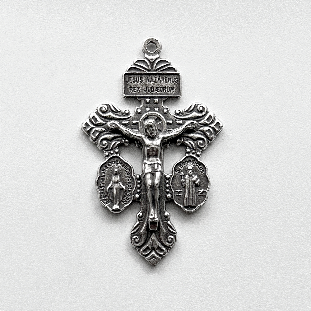 1568 – CRUCIFIX WITH MEDALS, Behold this Heart