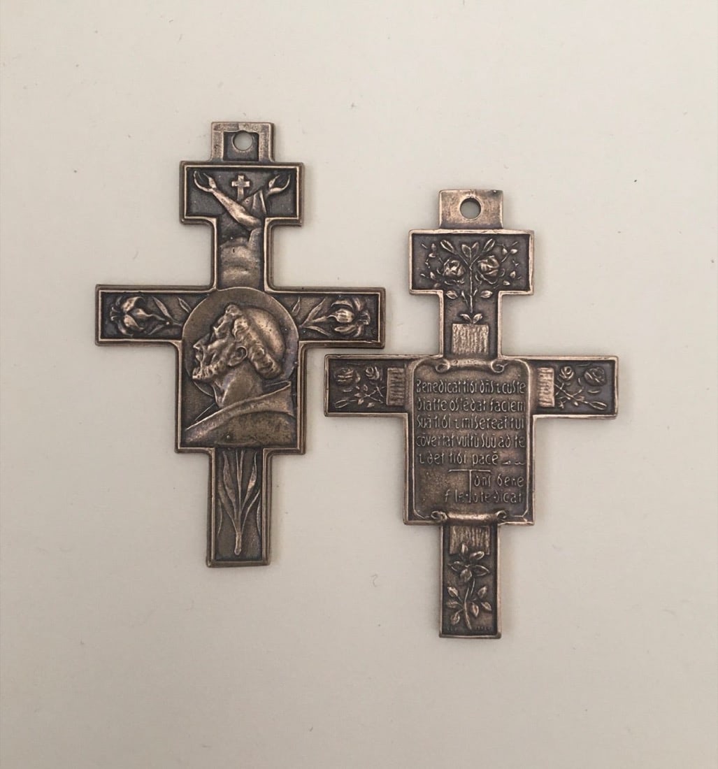 1577 CROSS - St. Francis with Lilies/Benediction Prayer with Roses and one Lily