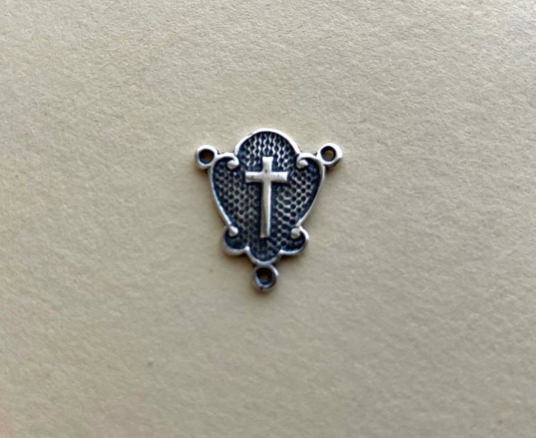251 - Center w/Cross 1