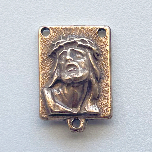 338 - Center, Jesus Face - 5/8""