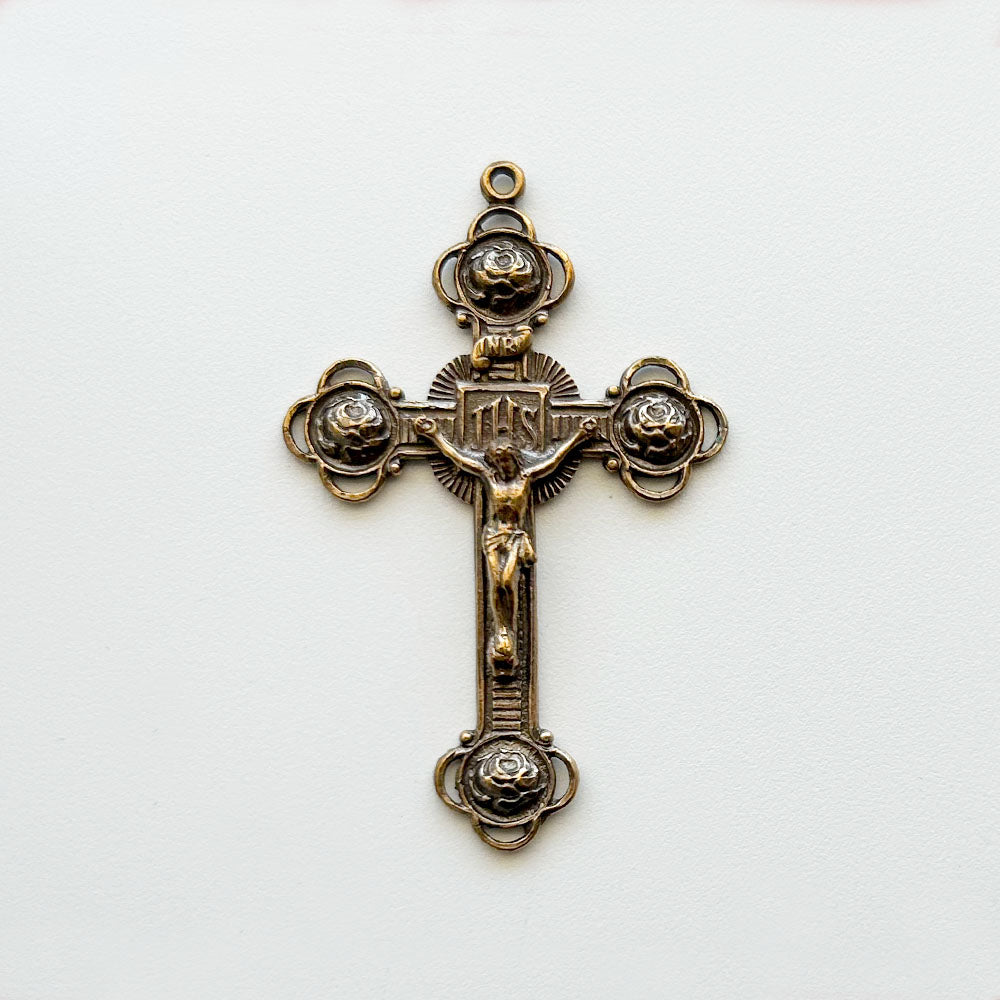 471 - Crucifix, Four Roses