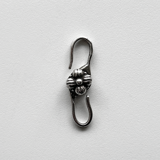 527 - Clasp, Little Flower