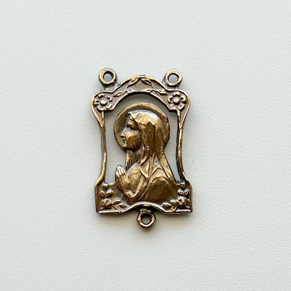 560 - Center, Mary Framed with Roses