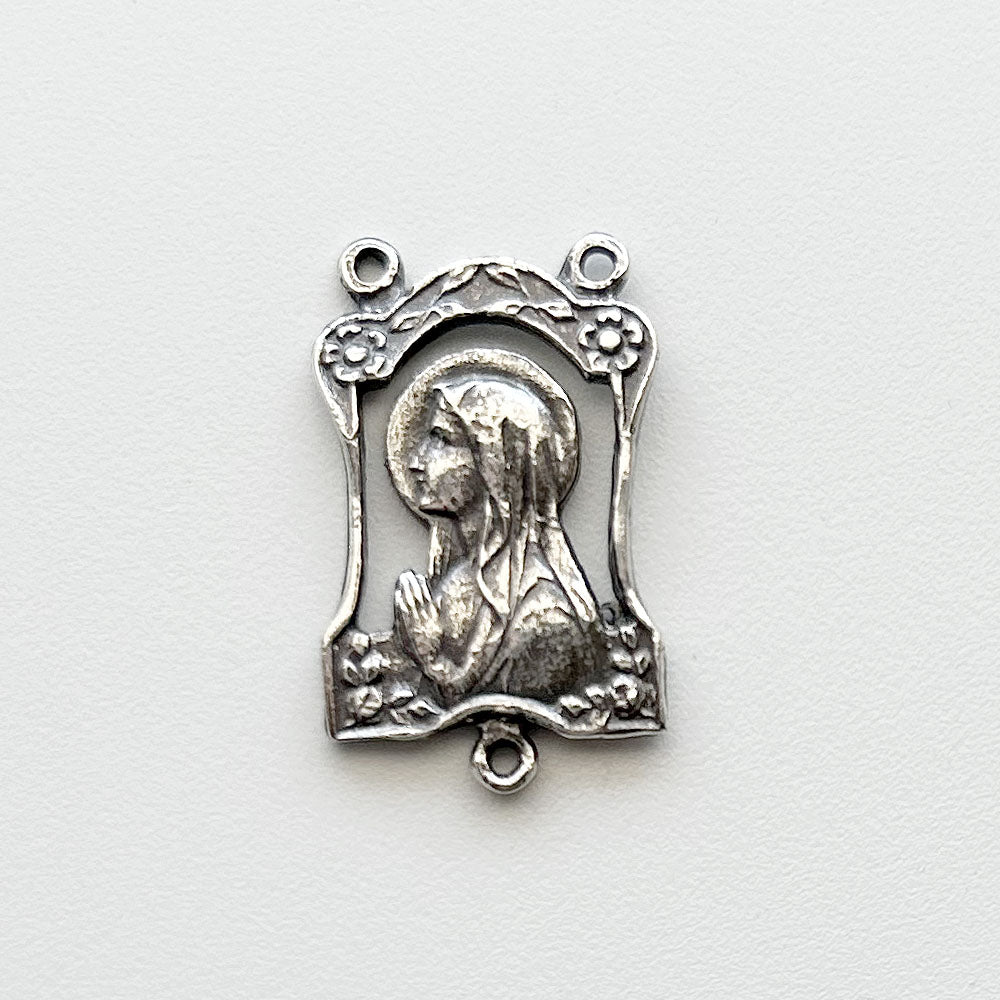 560 - Center, Mary Framed with Roses