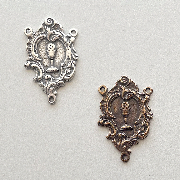 572 Center, Elegant Eucharist 2, 1 1/4"