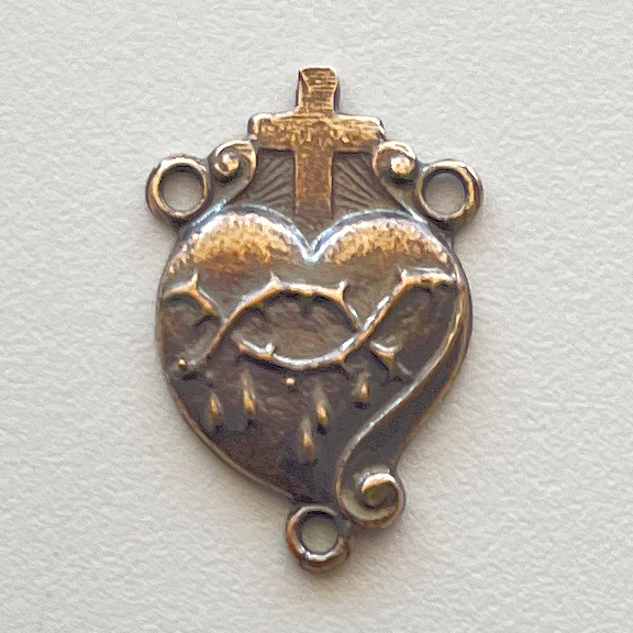 613 - Center, Precious Blood w/cross 3/4"