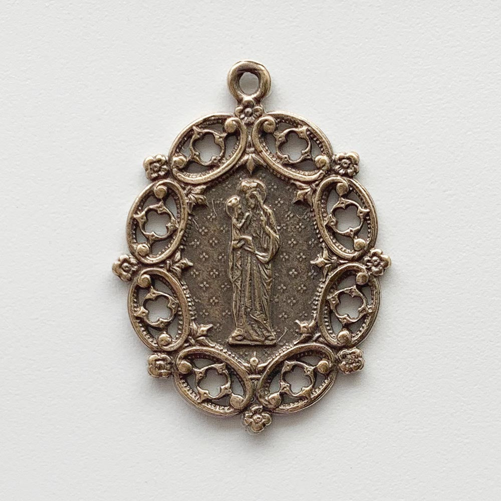 615 - Medal, St. Anne, Lace Edge, Stars